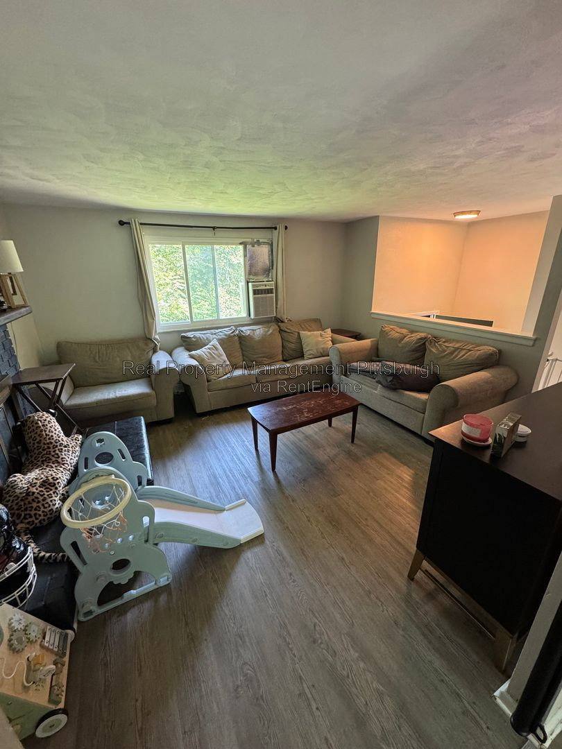 House for rent at 90 Walker Rd, Canonsburg, PA 15317