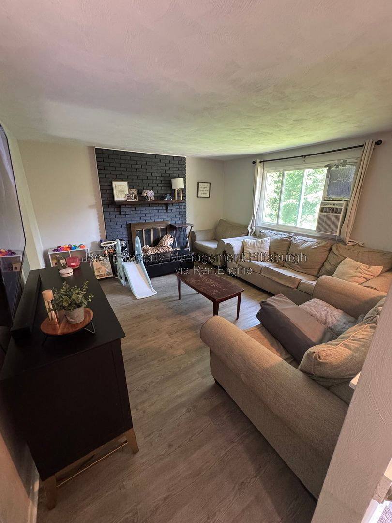 House for rent at 90 Walker Rd, Canonsburg, PA 15317