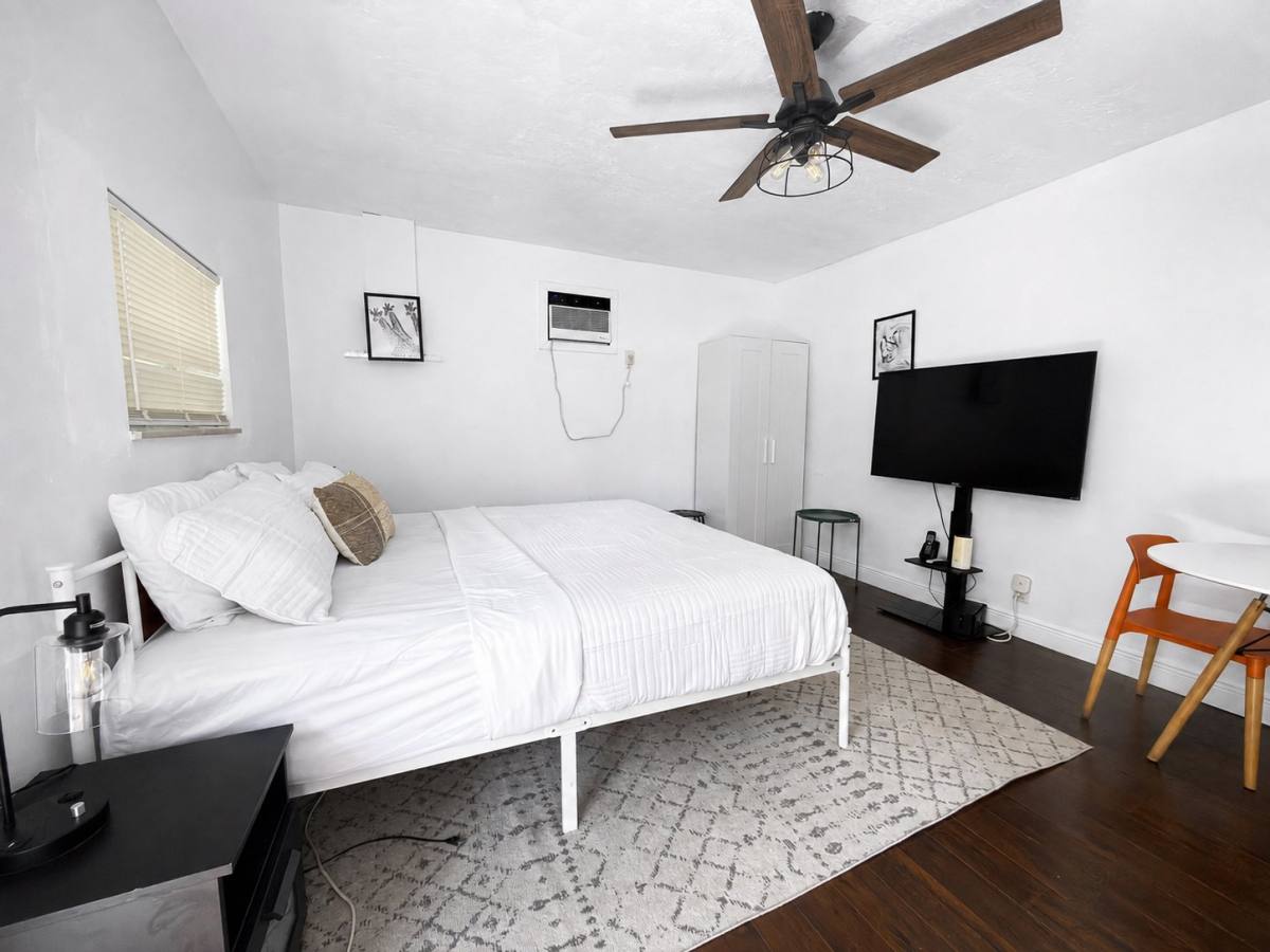 Apartment for rent at 854 SW 11th Court #B, Fort Lauderdale, FL 33315
