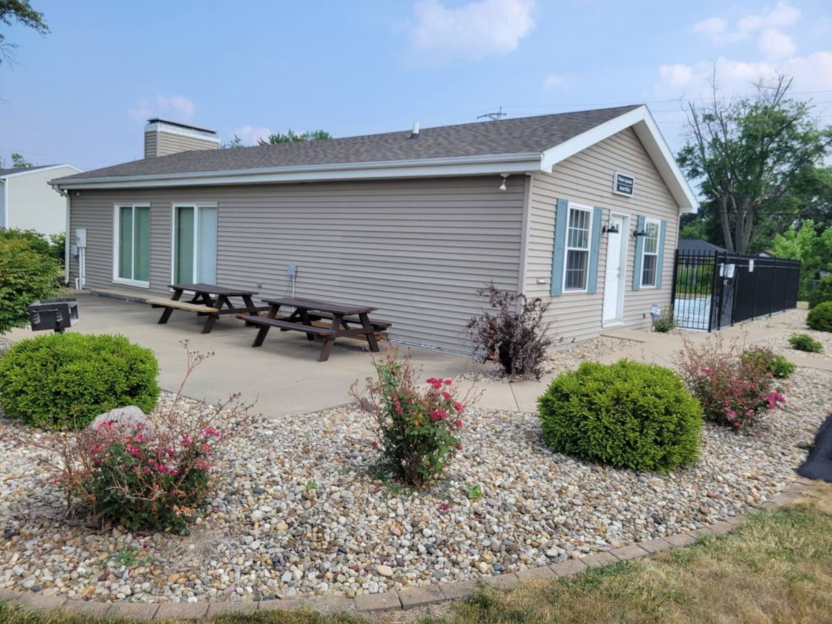 Apartment for rent at 2805 W Larchmont Lane, Peoria, IL 61615