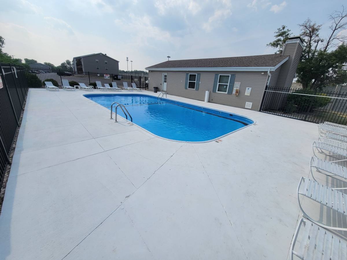 Apartment for rent at 2805 W Larchmont Lane, Peoria, IL 61615