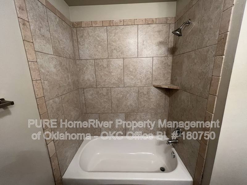 House for rent at 4712 River Mesa Dr, Yukon, OK 73099