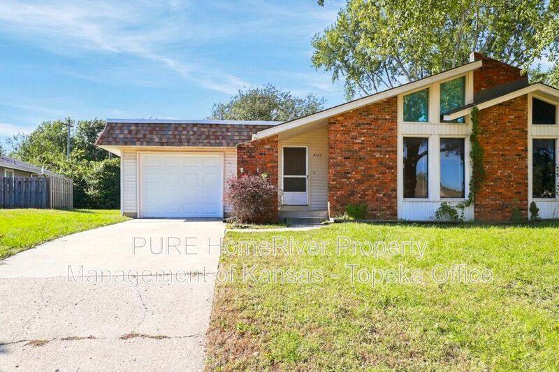 House for rent at 2727 SW Arrowhead Rd, Topeka, KS 66614