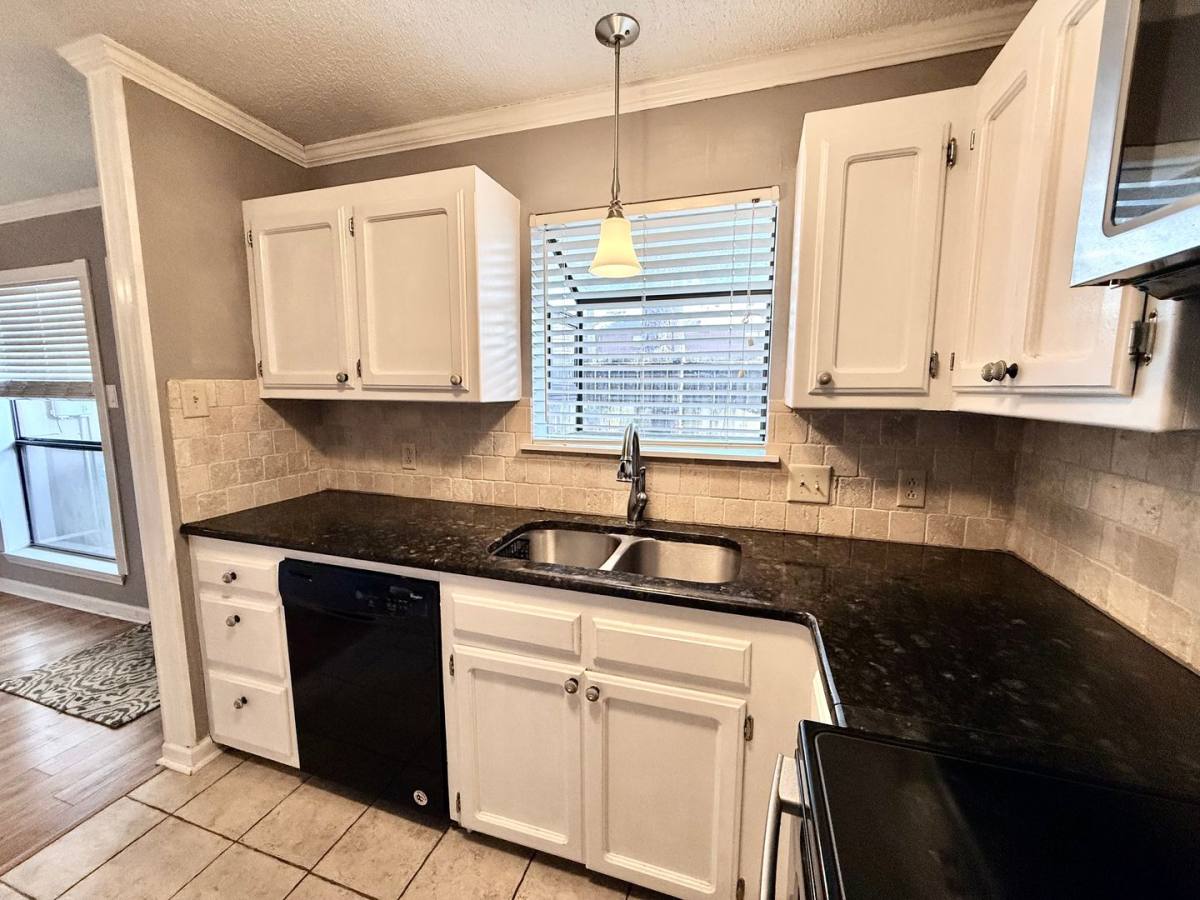 Townhouse for rent at 955 Ridgepoint Court, Baton Rouge, LA 70810