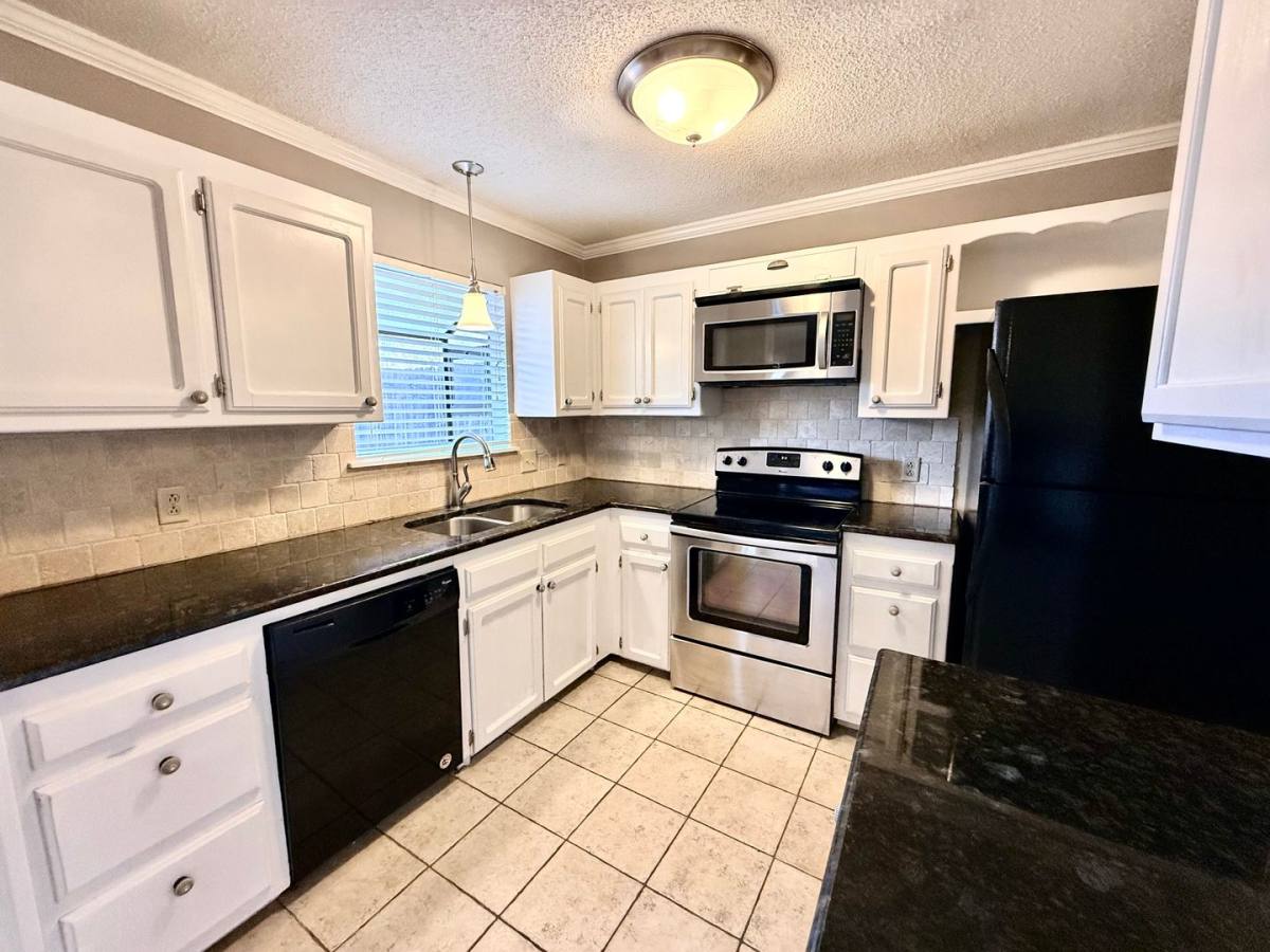 Townhouse for rent at 955 Ridgepoint Court, Baton Rouge, LA 70810