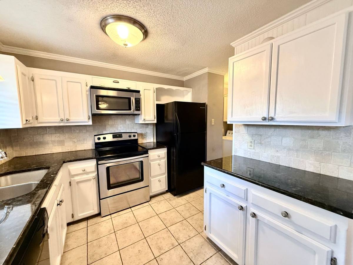 Townhouse for rent at 955 Ridgepoint Court, Baton Rouge, LA 70810