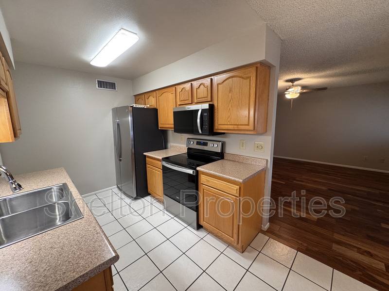 Condo for rent at 10103 N 97th Ave #B, Peoria, AZ 85345