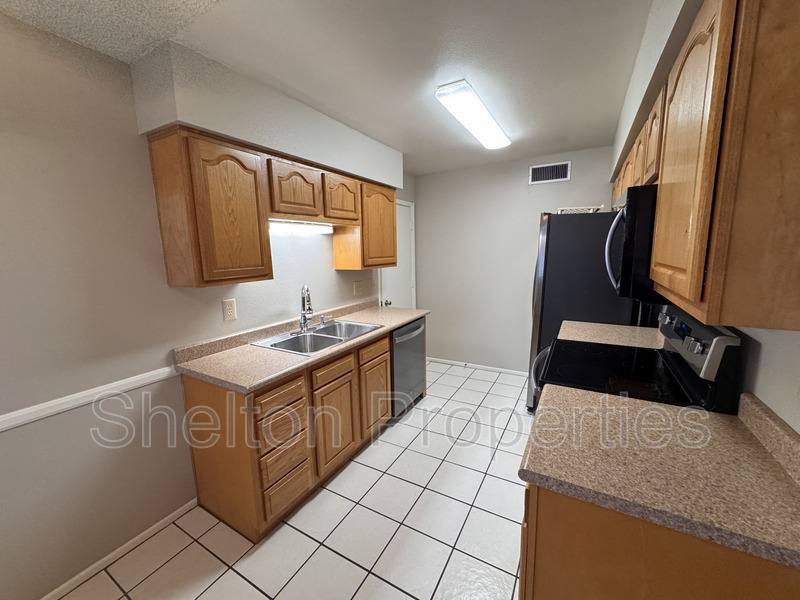 Condo for rent at 10103 N 97th Ave #B, Peoria, AZ 85345