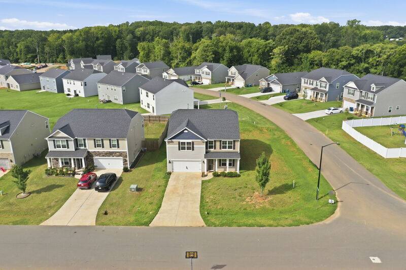 House for rent at 2509 Summersby Dr, Mebane, NC 27302