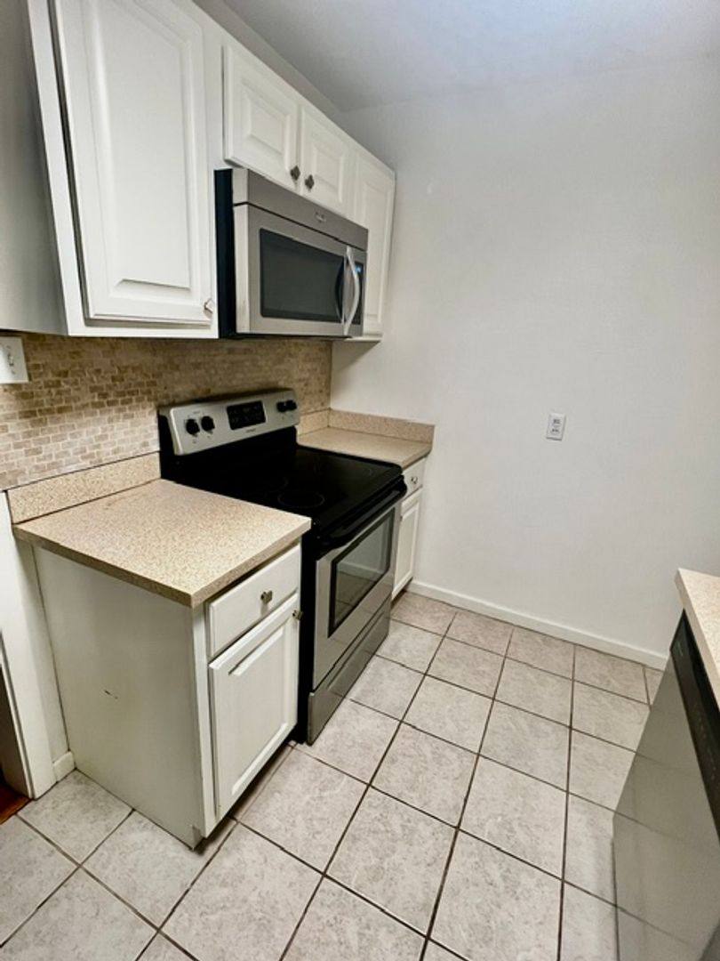 House for rent at 107 Esplanade Ave, Mobile, AL 36606