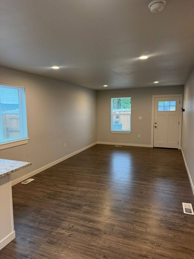 Apartment for rent at 45 Hobbs St, Lebanon, OR 97355