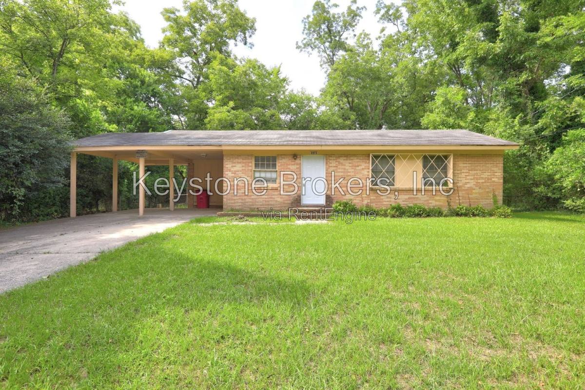 House for rent at 2475 Groveland Circle N, Macon, GA 31206