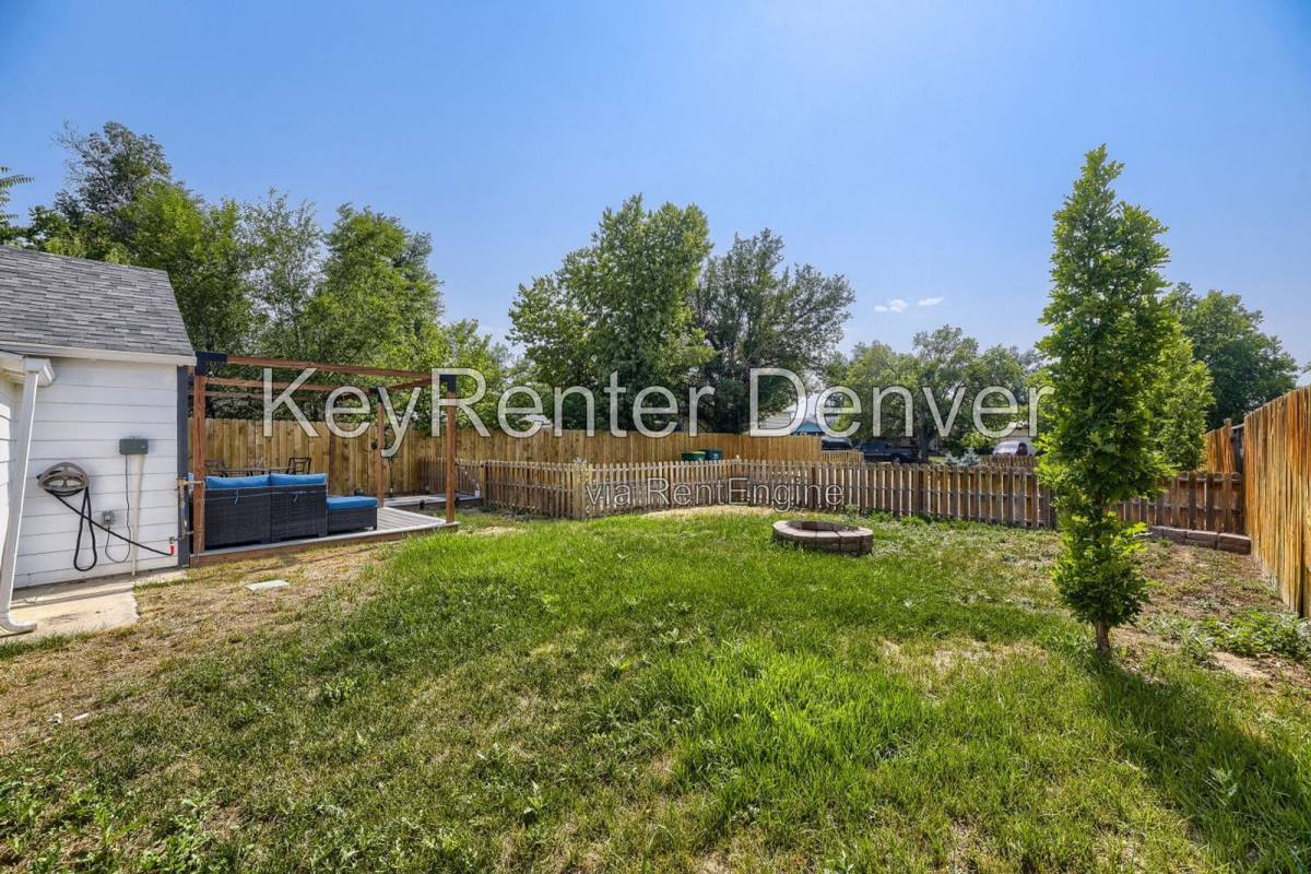 House for rent at 2072 Emporia St, Aurora, CO 80010