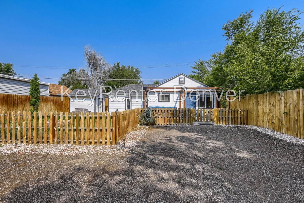 House for rent at 2072 Emporia St, Aurora, CO 80010