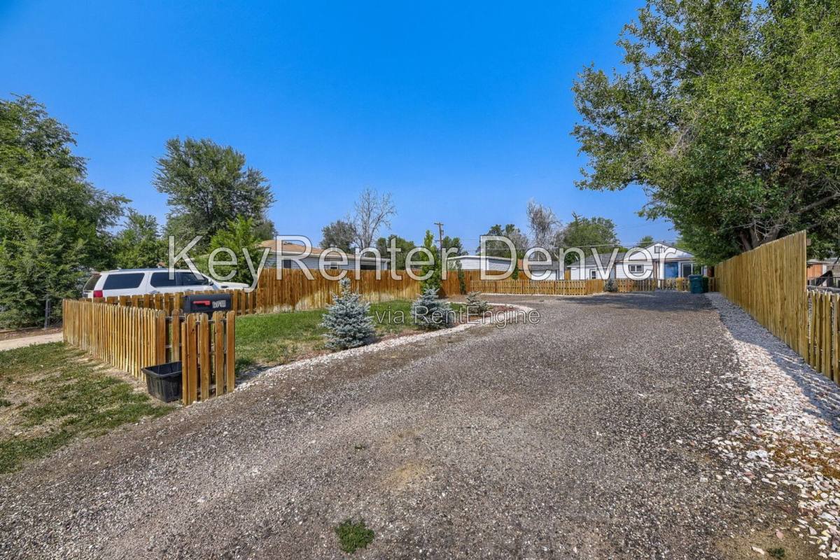 House for rent at 2072 Emporia St, Aurora, CO 80010