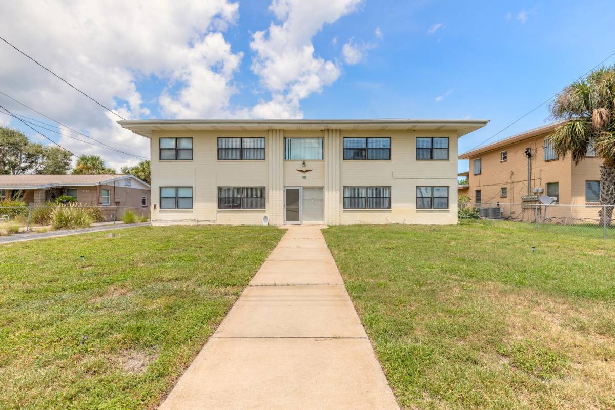 Apartment for rent at 407 University Blvd #2, Daytona Beach, FL 32118