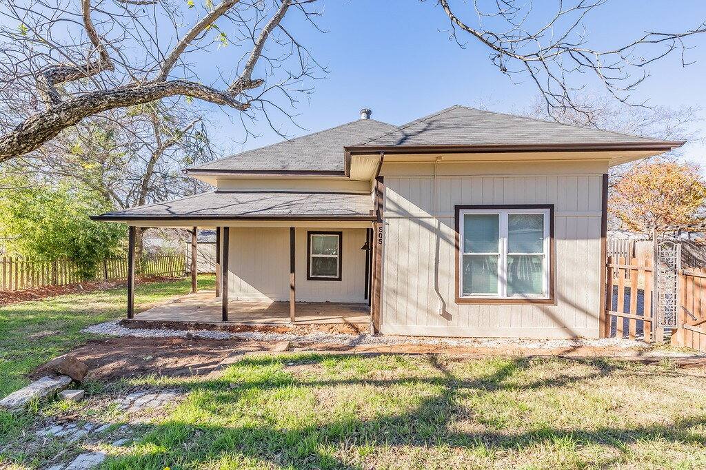 House for rent at 505 N Lamar St, Weatherford, TX 76086