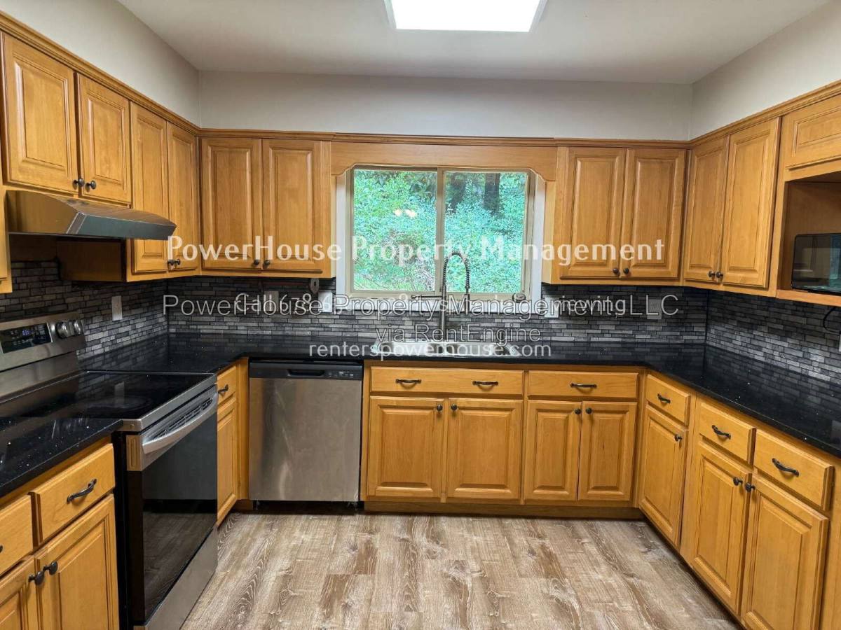 Townhouse for rent at 145 Starboard Point, Roswell, GA 30076