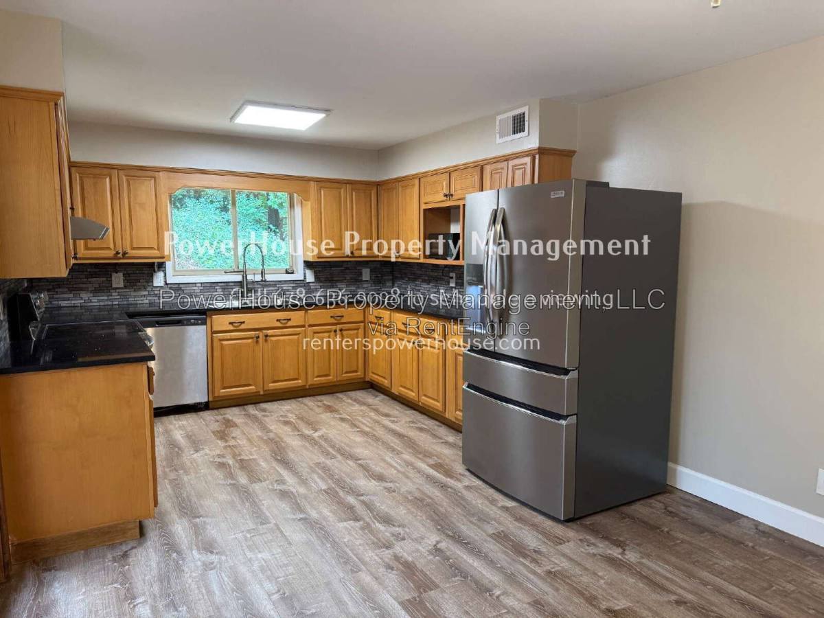 Townhouse for rent at 145 Starboard Point, Roswell, GA 30076
