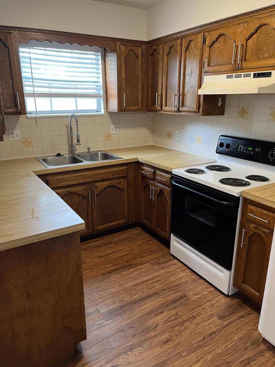 Townhouse for rent at 313 NW 3rd St, Blue Springs, MO 64014