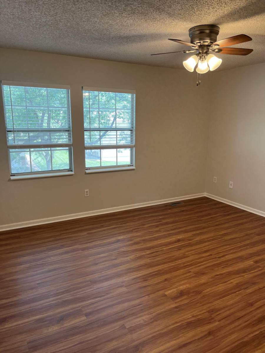 Townhouse for rent at 313 NW 3rd St, Blue Springs, MO 64014