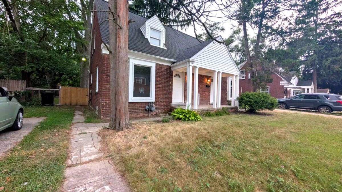 Townhouse for rent at 7405 Curtis St, Detroit, MI 48221