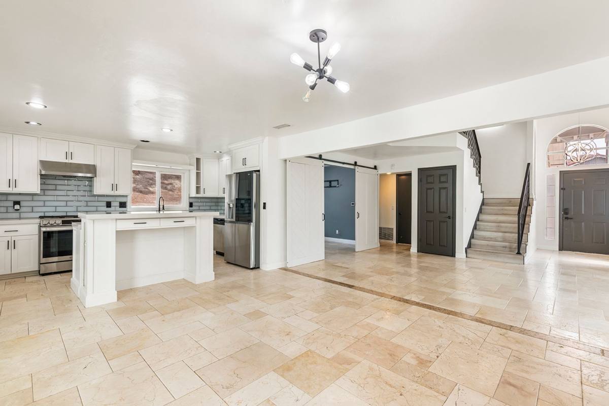 House for rent at 13960 Carmel Ridge Rd, San Diego, CA 92128