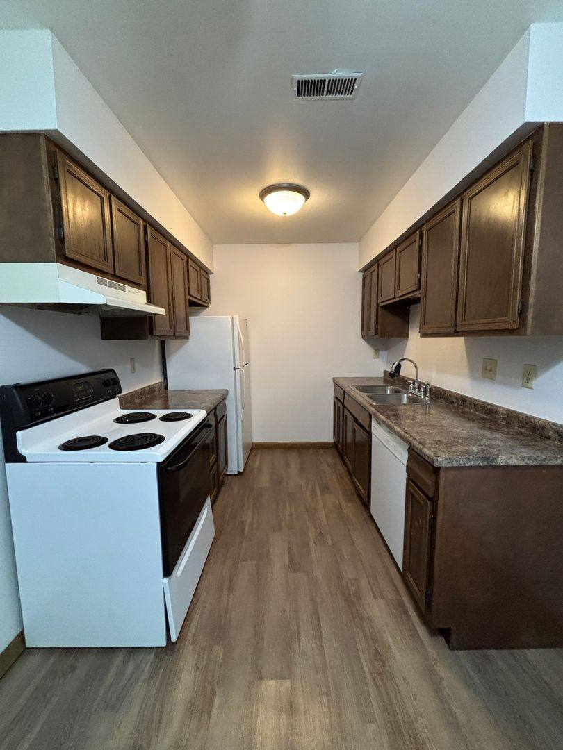 Apartment for rent at 733 - 747 Russell Rd, Waterloo, IA 50701