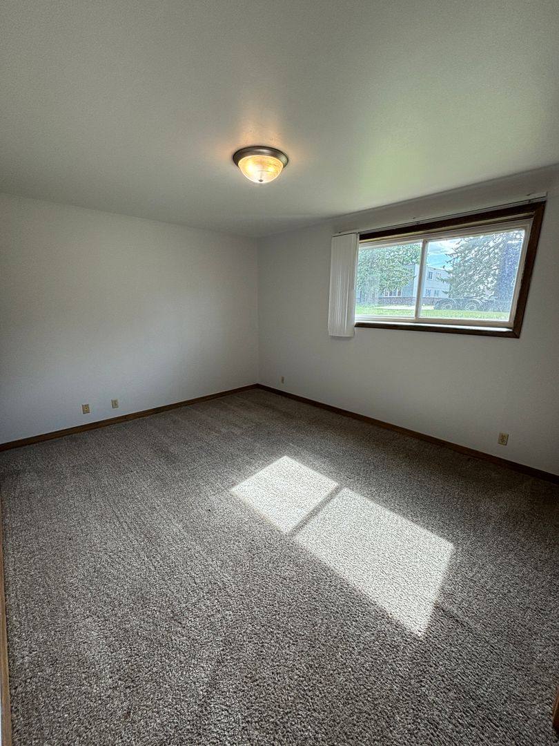 Apartment for rent at 733 - 747 Russell Rd, Waterloo, IA 50701