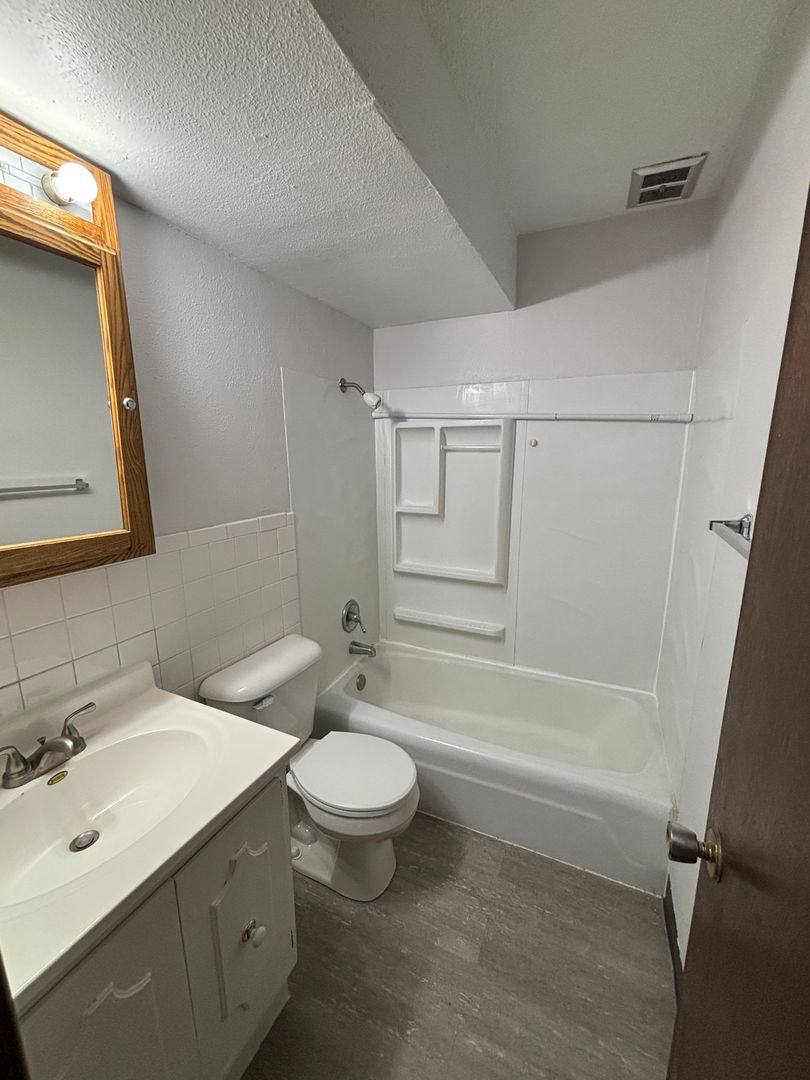 Apartment for rent at 733 - 747 Russell Rd, Waterloo, IA 50701