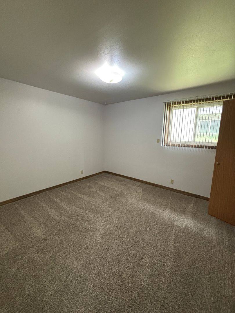 Apartment for rent at 733 - 747 Russell Rd, Waterloo, IA 50701
