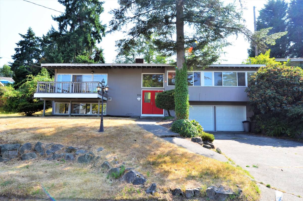 House for rent at 7711 SE 39th St, Mercer Island, WA 98040