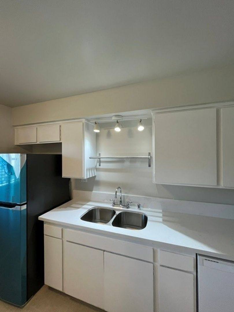 Townhouse for rent at 6831 Alvarado Rd, San Diego, CA 92120