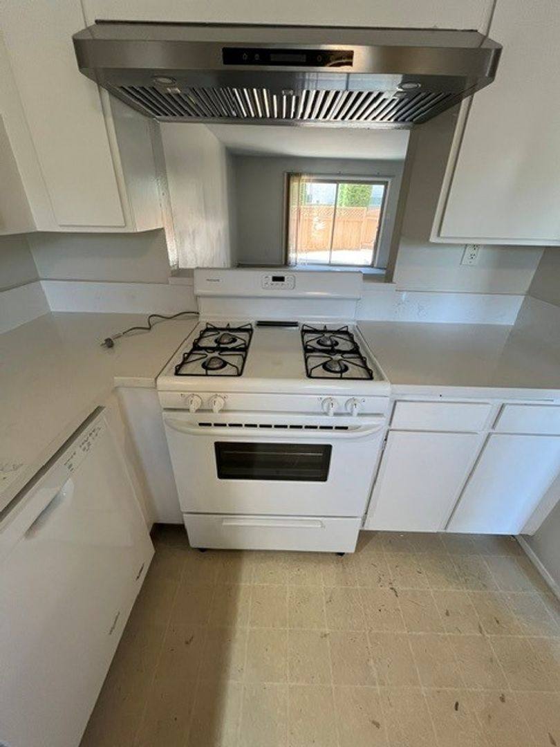 Townhouse for rent at 6831 Alvarado Rd, San Diego, CA 92120