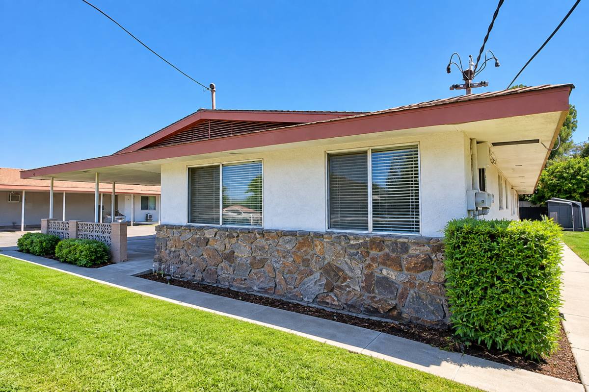 Apartment for rent at 4302-4312 E Sierra Madre Ave, Fresno, CA 93726