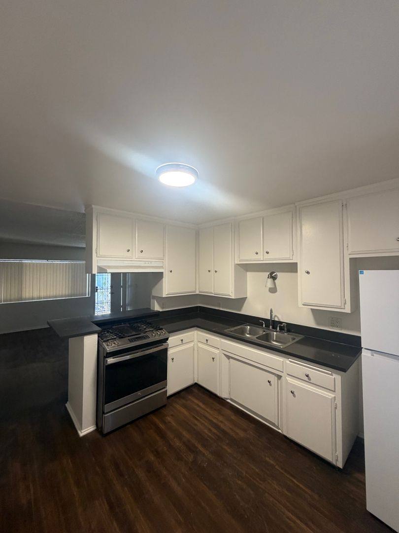 Apartment for rent at 445 Coronado Ave, Long Beach, CA 90814