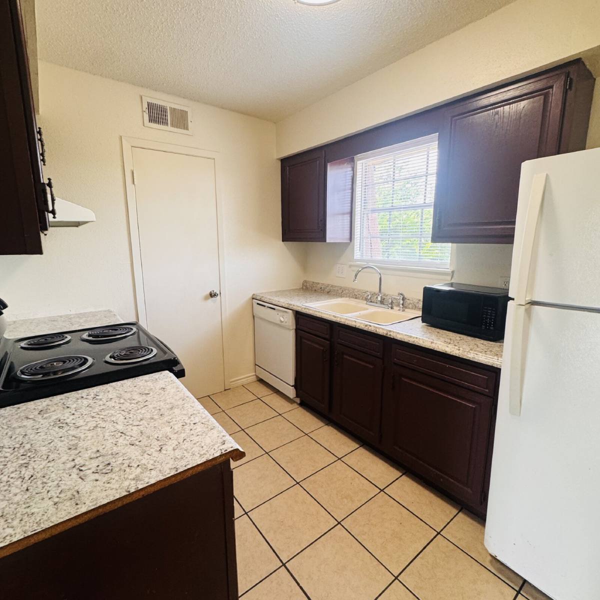 Apartment for rent at 881 Ridgewood Dr #32, Port Neches, TX 77651