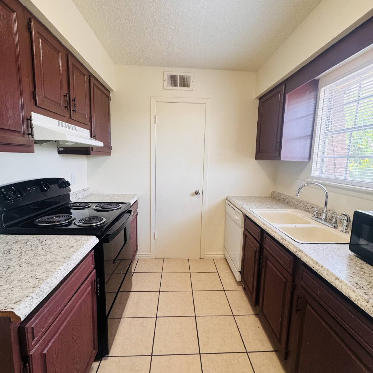 Apartment for rent at 881 Ridgewood Dr #32, Port Neches, TX 77651