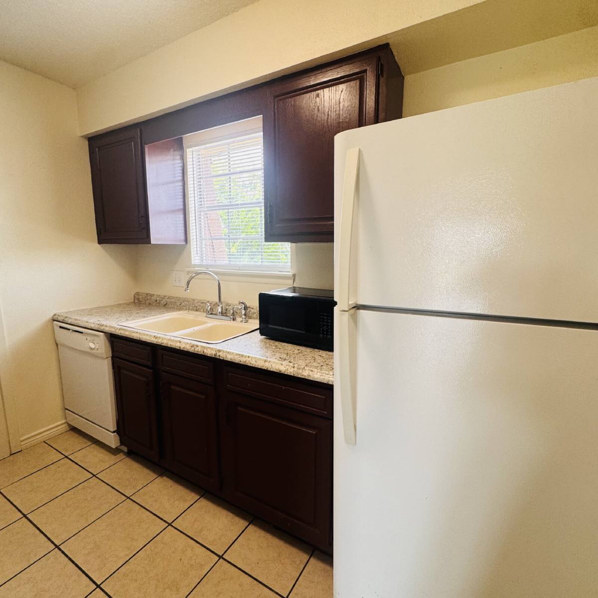 Apartment for rent at 881 Ridgewood Dr #32, Port Neches, TX 77651