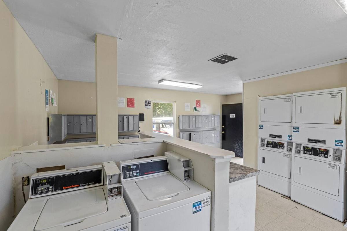 Apartment for rent at Creekside, 2975 McDowell Rd #62, Jackson, MS 39204