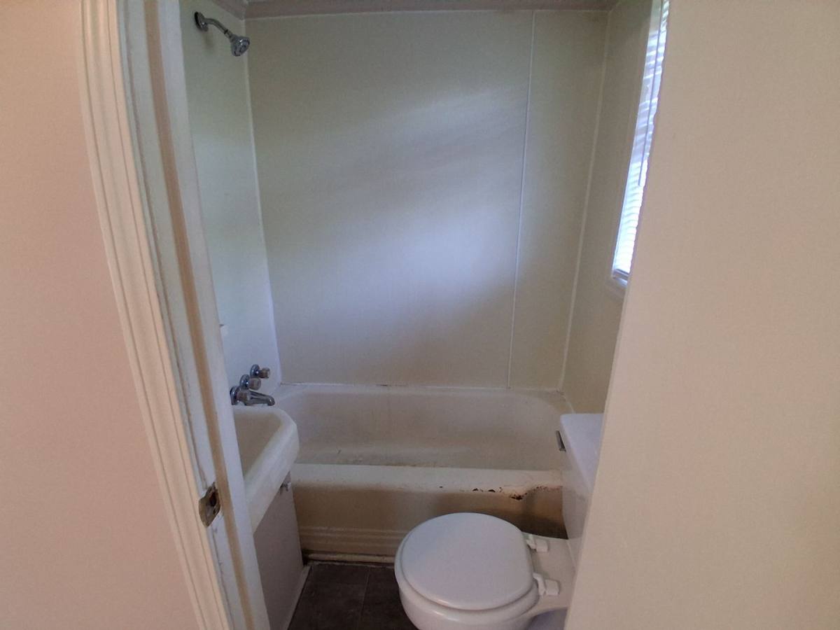 House for rent at 2150 1 2 Winston Ave, Valdosta, GA 31601
