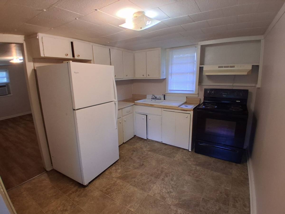 House for rent at 2150 1 2 Winston Ave, Valdosta, GA 31601