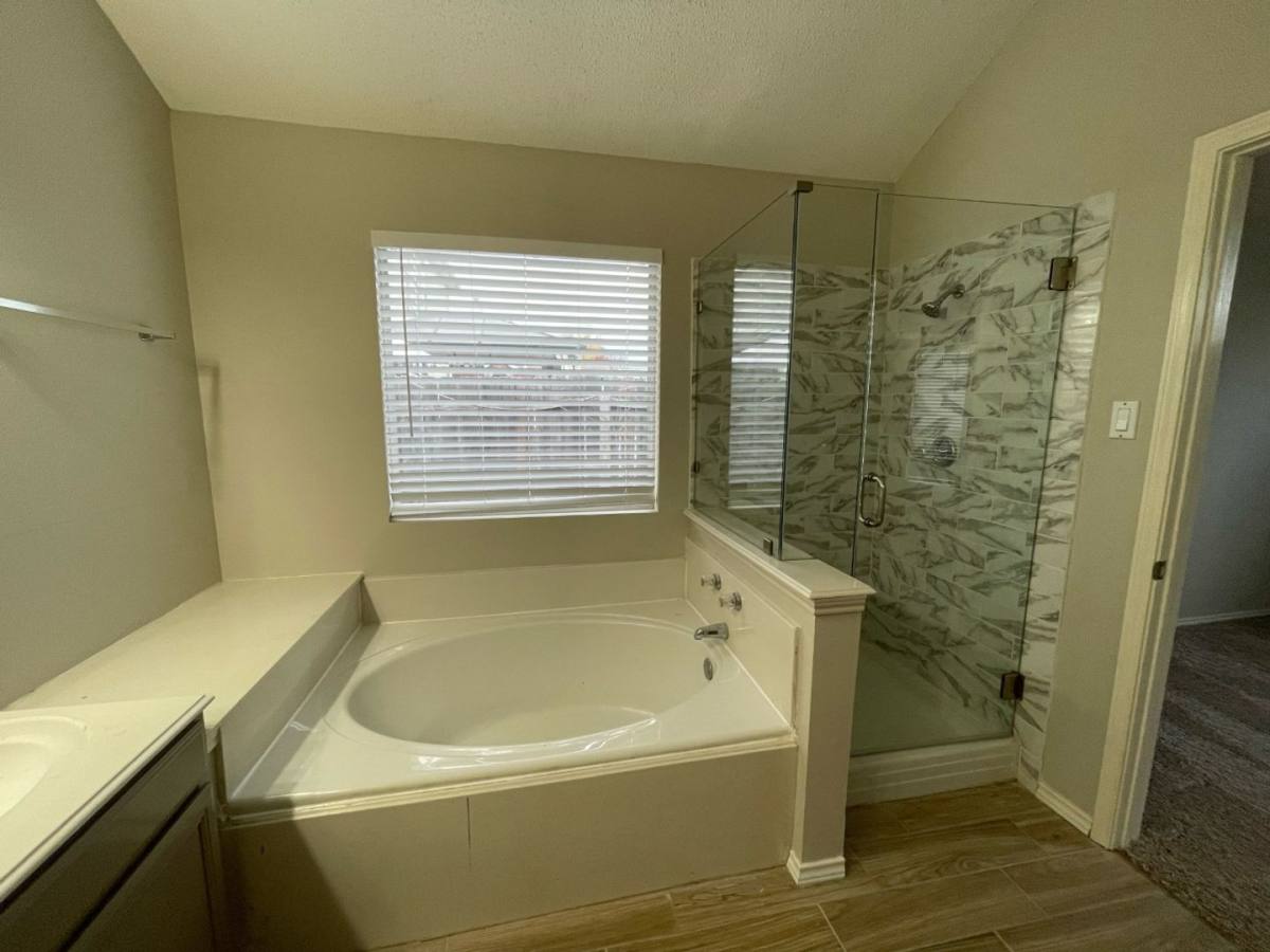 House for rent at 7709 Amsterdam Lane, Arlington, TX 76002