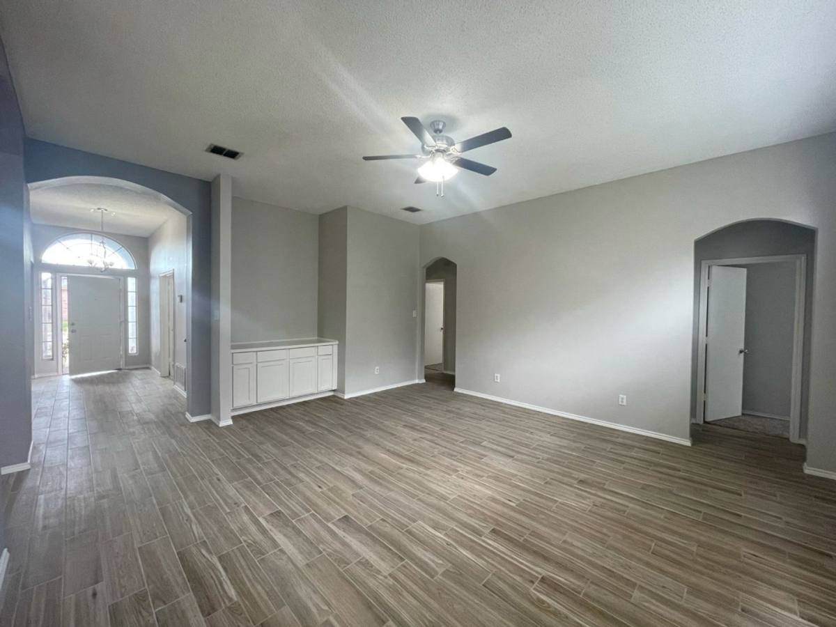 House for rent at 7709 Amsterdam Lane, Arlington, TX 76002