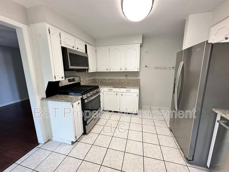 House for rent at 1458 Greenwood Dr NE, Salem, OR 97303