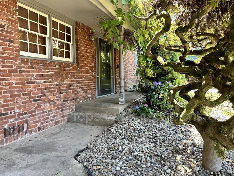 House for rent at 1458 Greenwood Dr NE, Salem, OR 97303