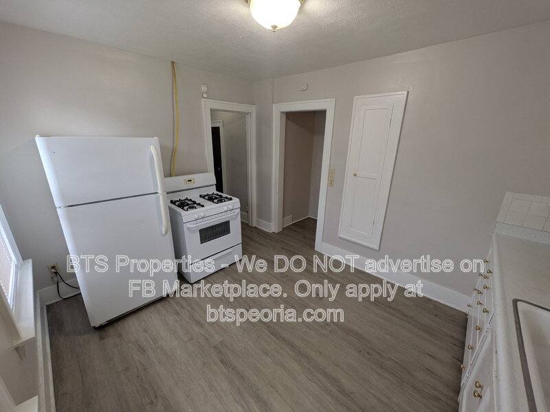 Apartment for rent at 1532 W Barker Ave, Peoria, IL 61606