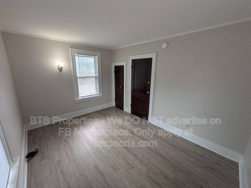 Apartment for rent at 1532 W Barker Ave, Peoria, IL 61606