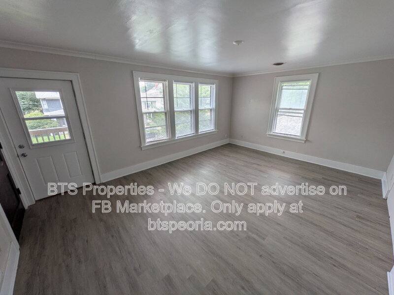 Apartment for rent at 1532 W Barker Ave, Peoria, IL 61606