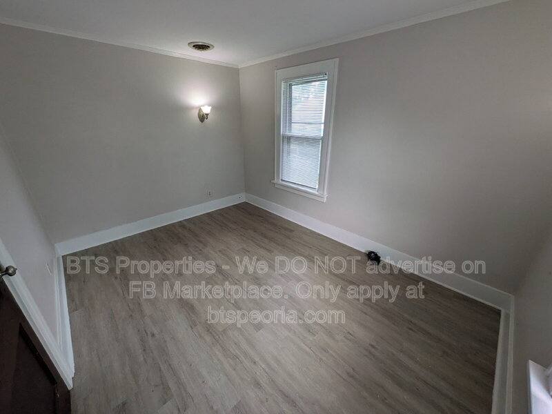 Apartment for rent at 1532 W Barker Ave, Peoria, IL 61606